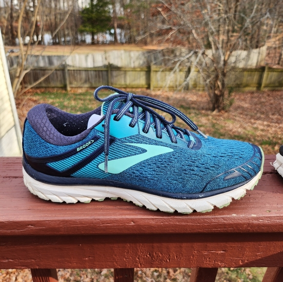 Brooks Adrenaline 18 Ladies Running Shoes Sz. 11 - Picture 4 of 7